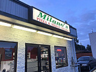 Milano's Pizza outside