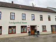 Königsbrunner Landgasthof Mann outside