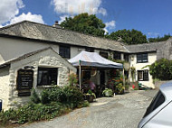 Peter Tavy Inn outside