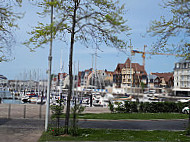 Le Berbere Deauville outside