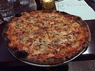 Errol’s Hot Pizza food