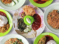 Kak Ngah Nasi Lemak food