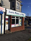 Lee's Plaice 4 Chips outside