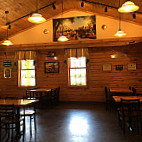 Mutt's Bbq Mauldin inside