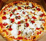 Niki's Pizza food