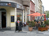 Bistro Hil outside