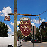 Quitos outside