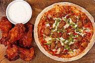 Il Primo Pizza Wings food