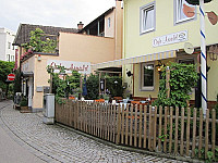 Cafe Arnold outside