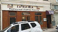 La Roma outside