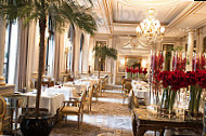 Le Cinq inside