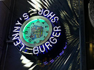 Lenny's Burger inside