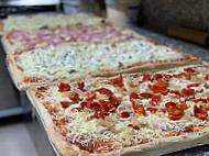 A Pizza Italiana food