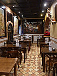 La Taberna De Dominguez inside