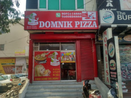 Domnik Pizza outside