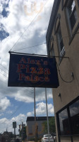 Alex's Pizza outside