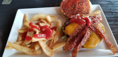 Red Robin Gourmet Burgers food