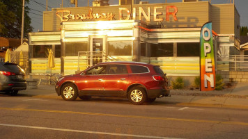 Broadway Diner outside