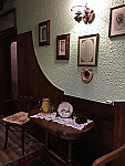 Trattoria Da Leone inside