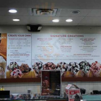 Cold Stone Creamery inside