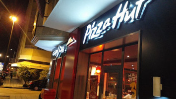 Pizza Hut outside