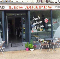 Les Agapes outside