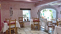 L'auberge Des Roses inside