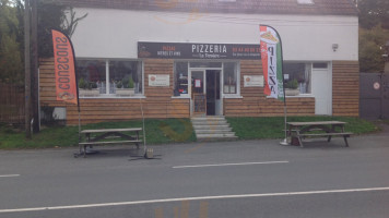 La Fermière Pizzeria outside