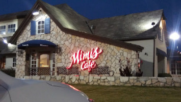 Mimi's Cafe outside