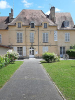 Café De La Paix à Auvers Sur Oise Dans Le Val D'oise 95 outside