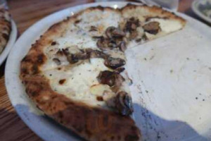 Crosscut Pizzeria & Taphouse food