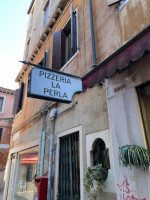 Trattoria Pizzeria La Perla Venezia outside