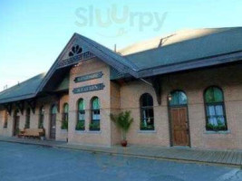 Windsor Station Restaurant Barroom outside