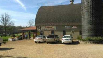 Carlson's Orchard Bakery outside