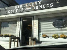 Hinckley Coffee Donuts outside