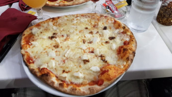 La Pizza food