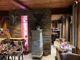 Le Clos Savoyard inside