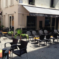 Café De La Paix outside