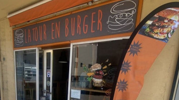 La Tour En Burger outside