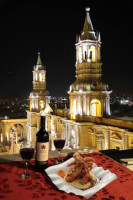 Terraza Arequipa Suits Plaza food