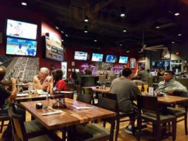 Oggi's Sports Brewhouse Pizza food