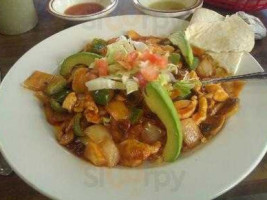 Los Compadres Taqueria food