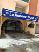 Le Rendez-vous inside