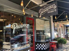 Palisades Eatery outside