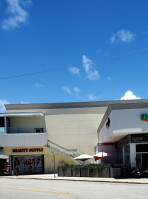 Guarapo Juice Cafe outside