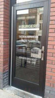 Burgerfi outside