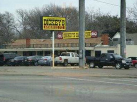 Dickey's Barbecue Pit outside