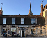 The Golden Fleece outside