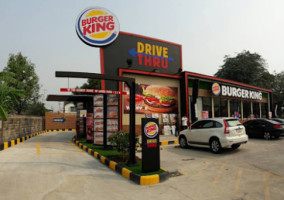 Burger King Caltex Gas Station Prachanukul outside