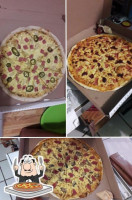 Pizzas Mauri's food